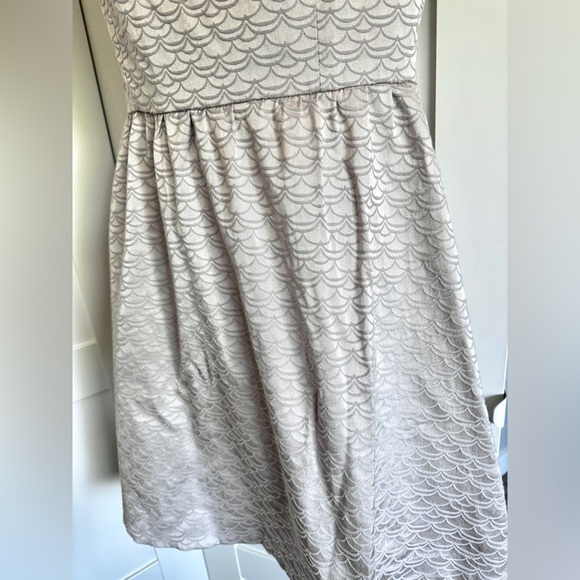 H&M Silver A-Line Dress Mermaid Tail Scallop Stitching Size 8 - Picture 5 of 14